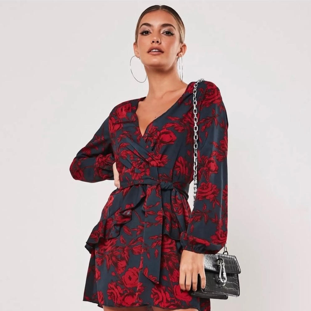 Missguided Red Floral Frill Waist V Neck
Smock Dress